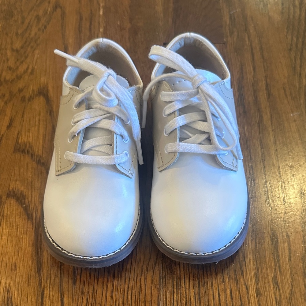 FootMates Cheer Oxford White and Ecru Kids Dress Shoes